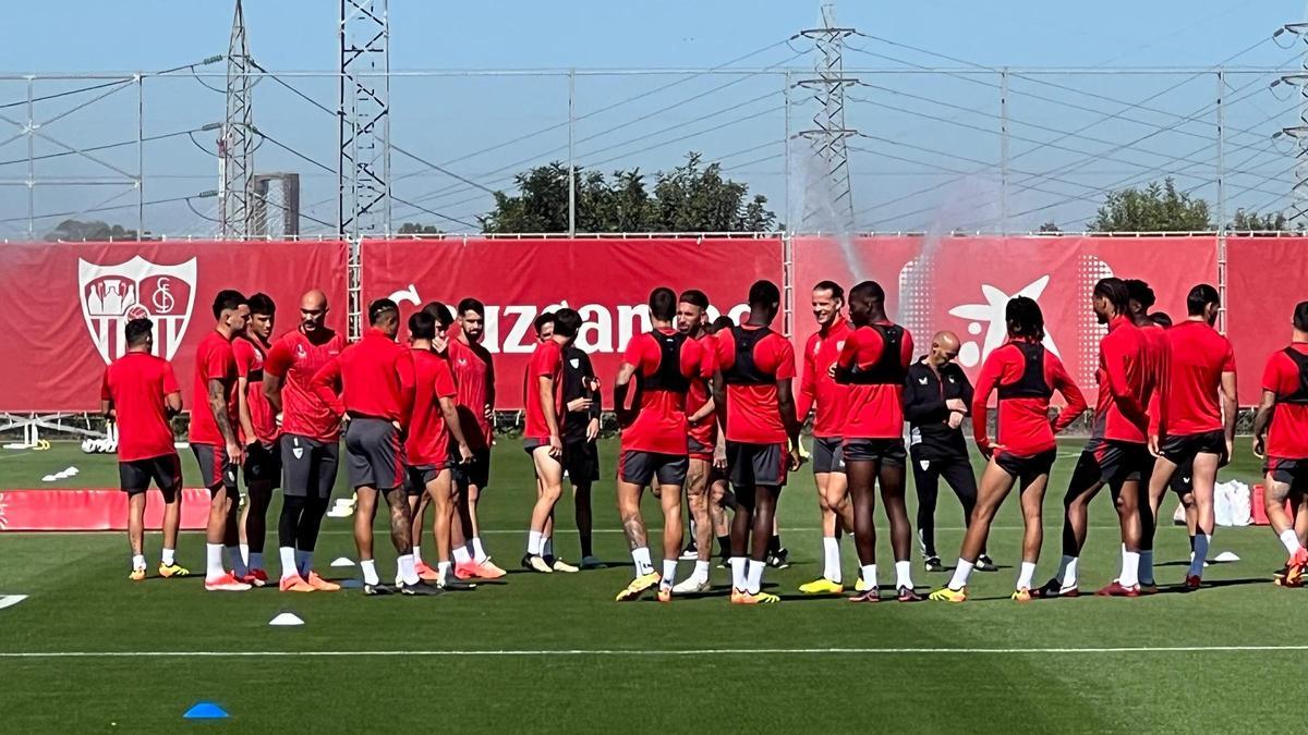 Ultimo entrenamiento del Sevilla antes de medirse al Granada