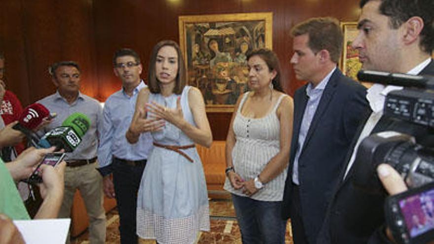 José Chulvi, Jorge Rodríguez, Diana Morant, Lorena Milvaques, Roger Cerdà y Antonio Francés, ayer en Gandia.