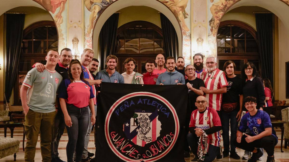 Los jugadores del Atlético de Madrid llegan a la capital grancanaria