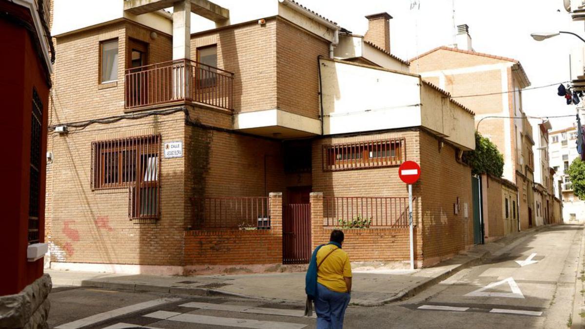 Torrero 8 Aceras estrechas en el barrio de Torrero. | ÁNGEL DE CASTRO