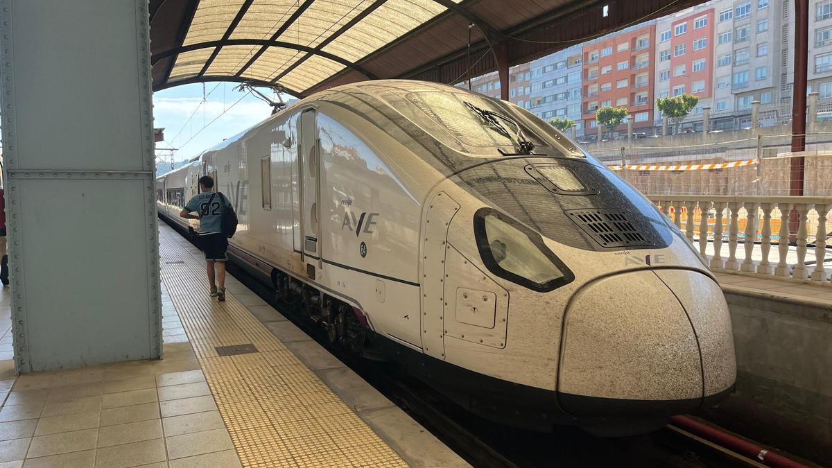 Un tren de Alta Velocidad en la estación de A Coruña