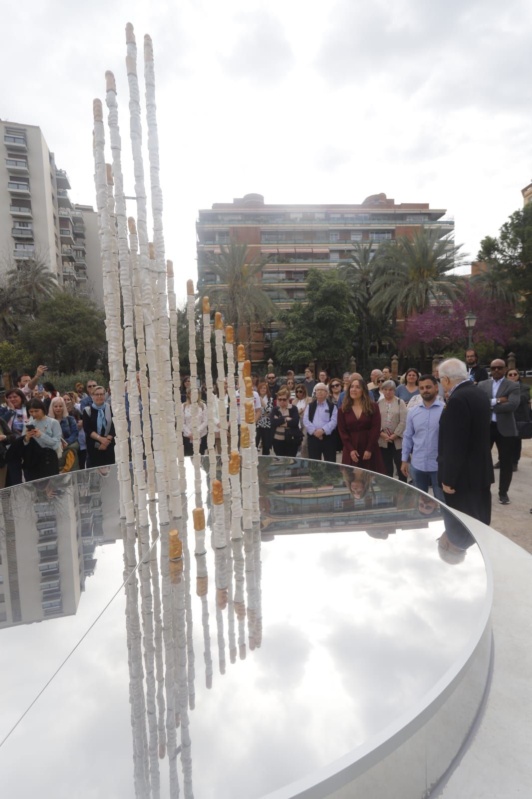 València dedica un monumento a los menores fallecidos por cáncer