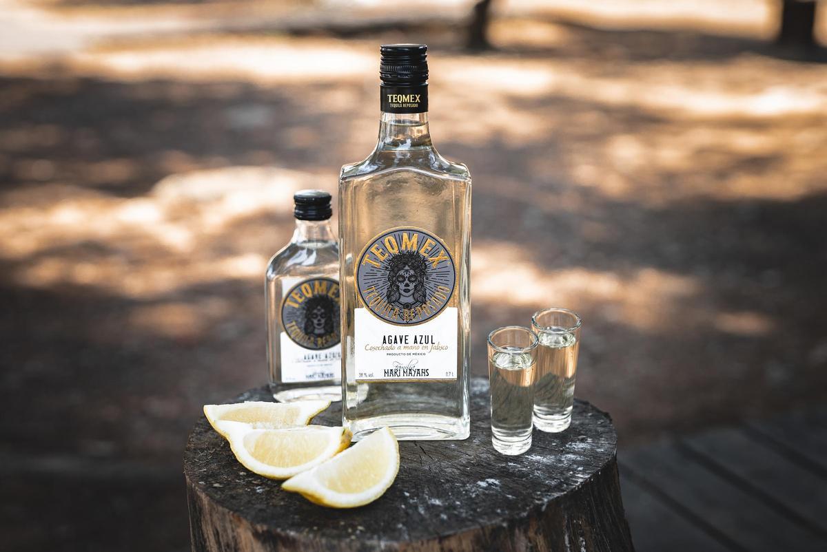 Tequila reposado con sello ibicenco.