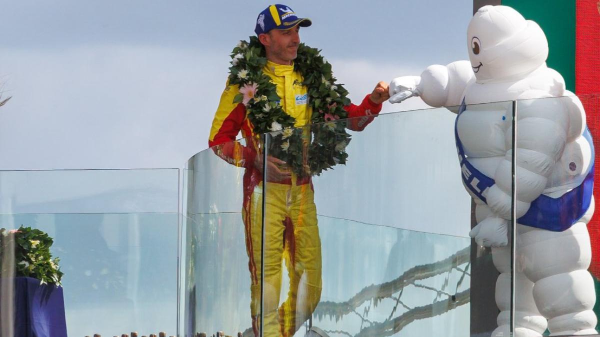 Kubica, en el podio de Le Mans tras conquistar el triunfo en la categoría reina con Ferrari