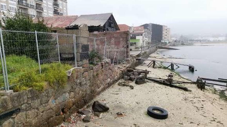 Dos tramos del paseo de Seara llevan años paralizados. // G. Núñez