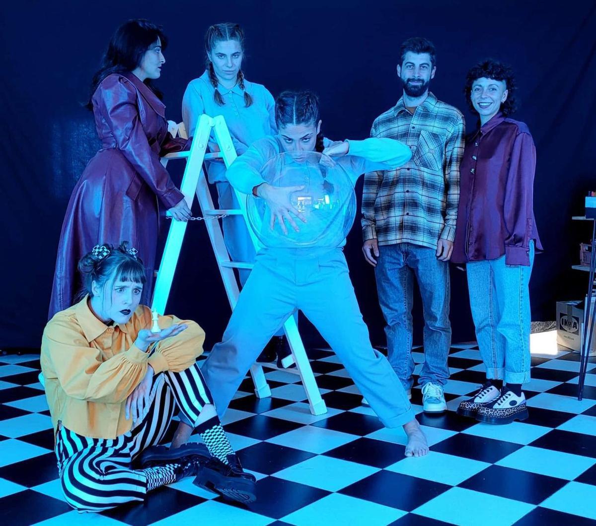 Imagen de la nueva obra, con los estradenses Andrea González y Jorge Castro a la derecha.