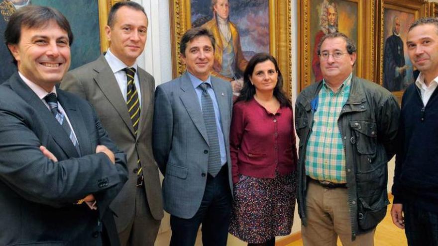 Por la izquierda, Camilo Vázquez, Esteban García Canal, Manuel González, Lucía Avella, Esteban Fernández y Guillermo Pérez-Bustamante. nacho orejas