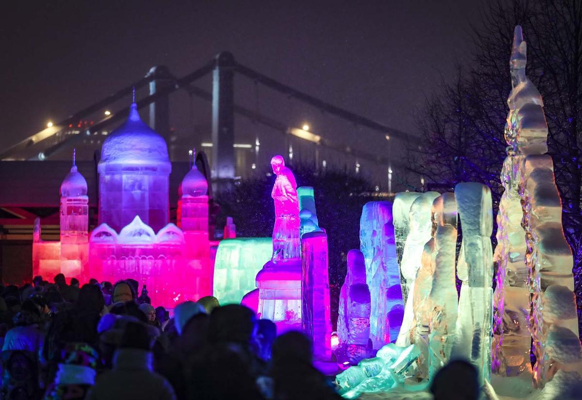 Esculturas y castillos de nieve en festivales de hielo de Moscú y  Heilongjiang, en el norte de China