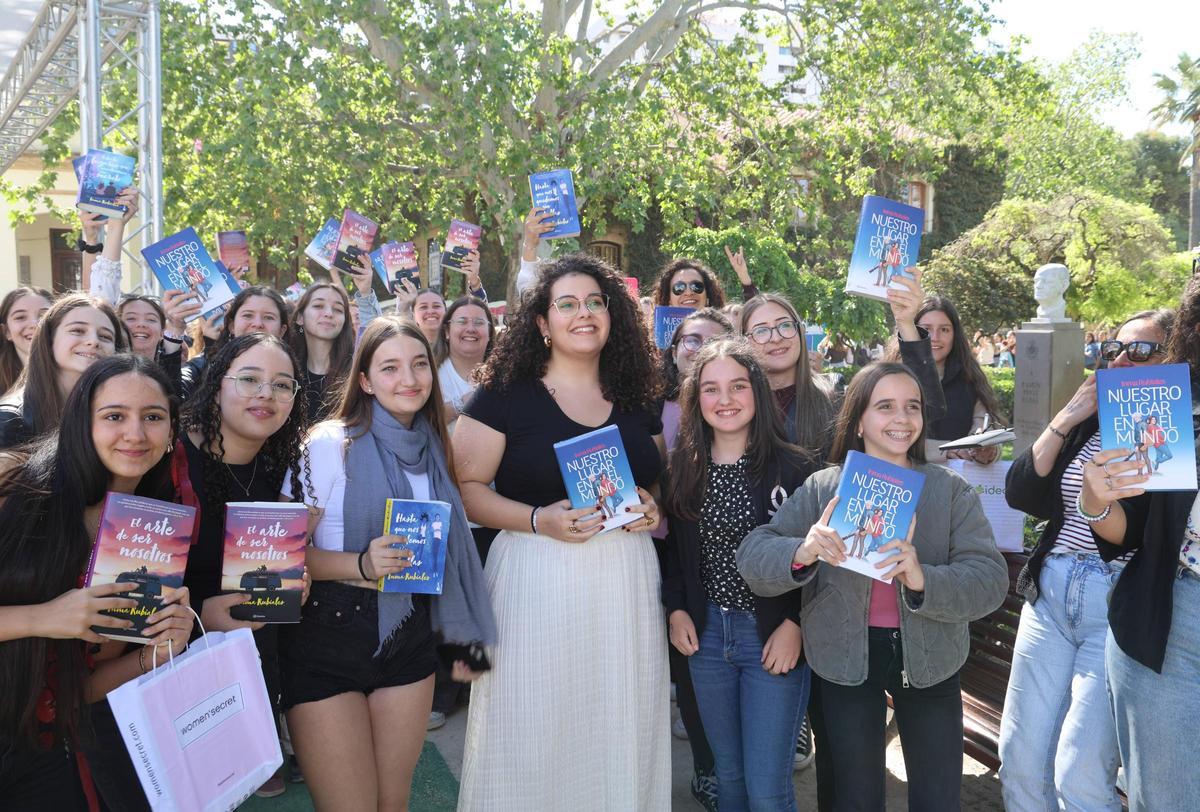 VALENCIA. VLC. Inma Rubiales firma libros en la feria del libro