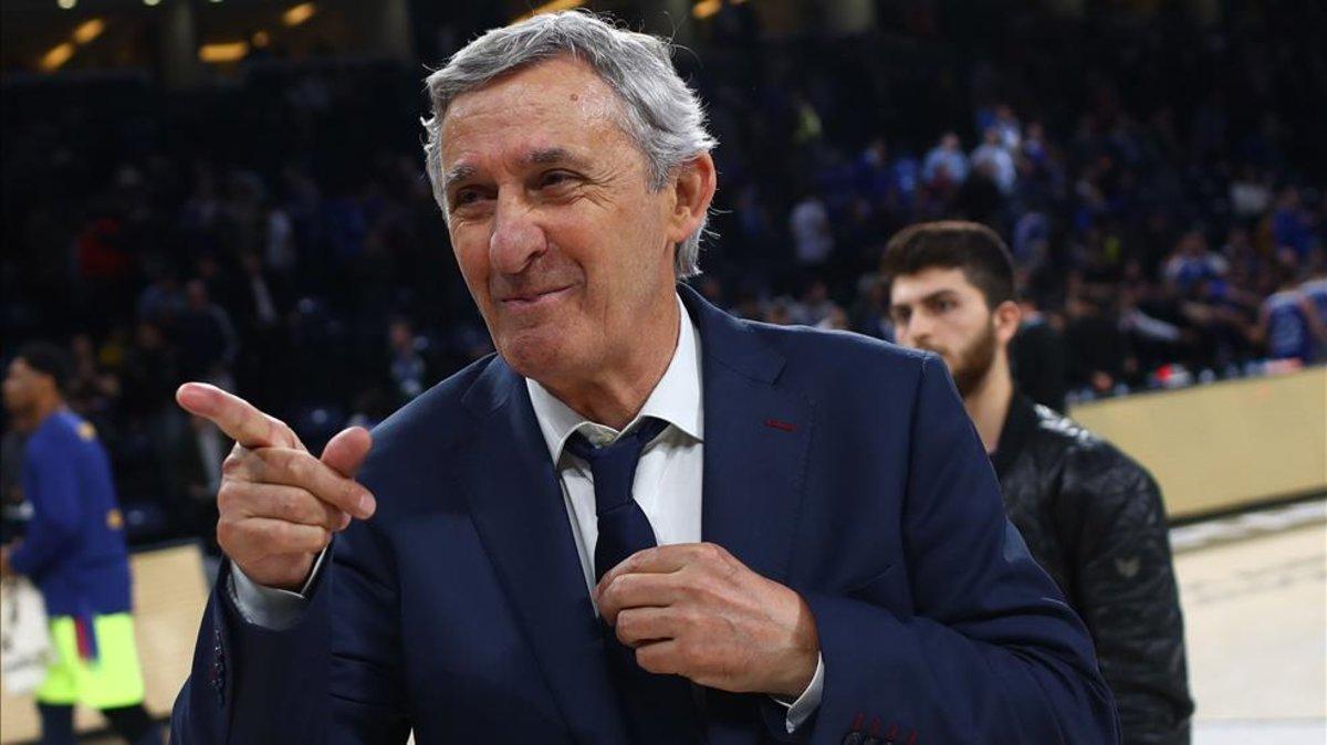 La AEEB reconoce la labor del técnico azulgrana en la fase regular