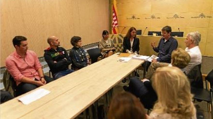 Els empresaris i propietaris es van reunir ahir amb la regidora d&#039;Urbanisme i Activitats, Marta Madrenas.