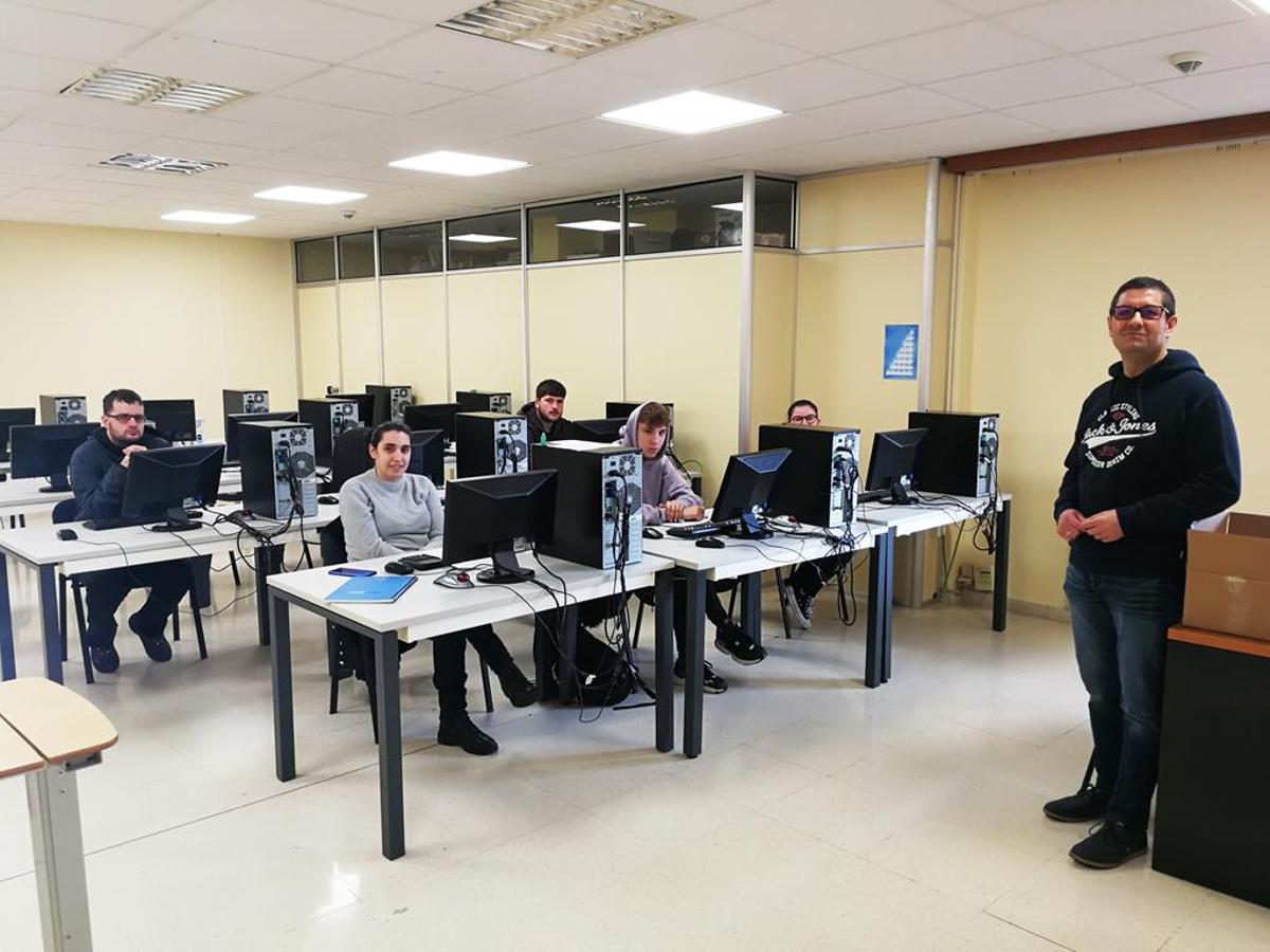 Curso impartido por Cogami