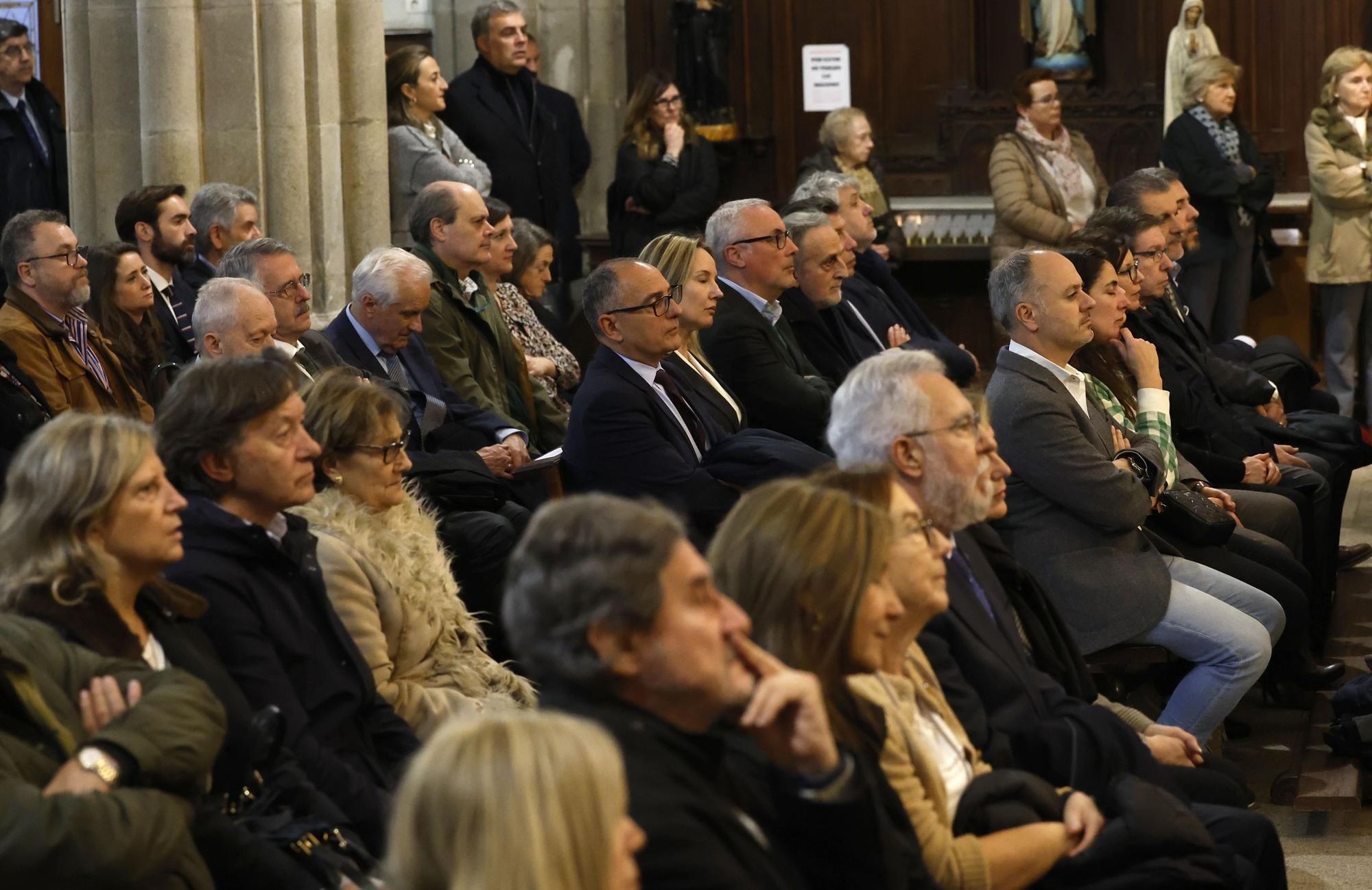 EN IMÁGENES: Emotiva despedida en Vigo a Ceferino de Blas, "hombre bueno y periodista de raza"