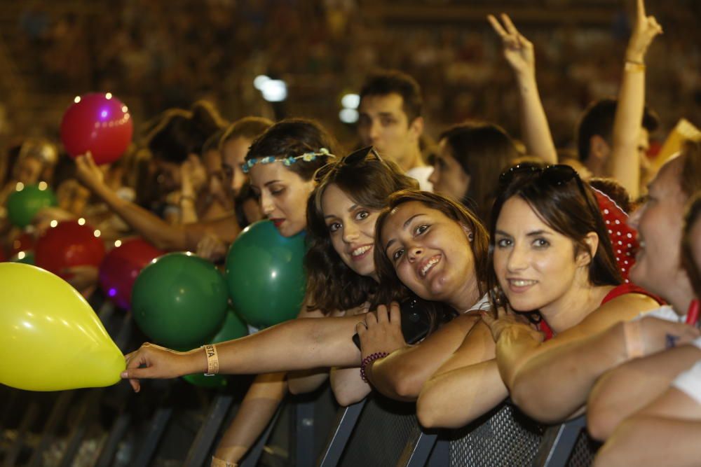 Un momento del concierto  de Alborán en la Plaza de Toros de Alicante.