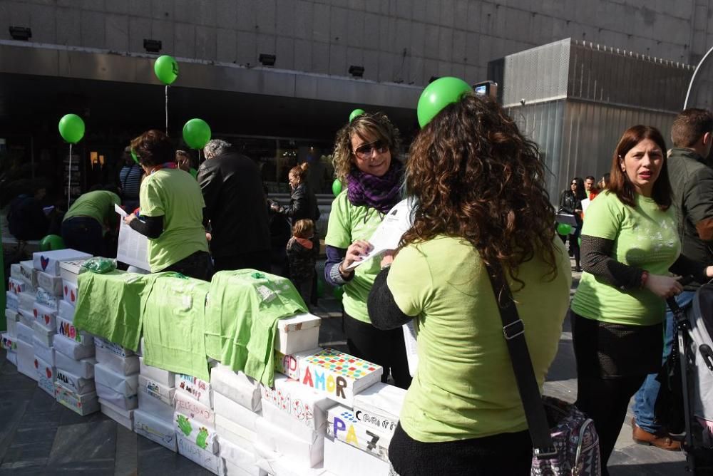 Los interinos de Educación protestan por las oposi