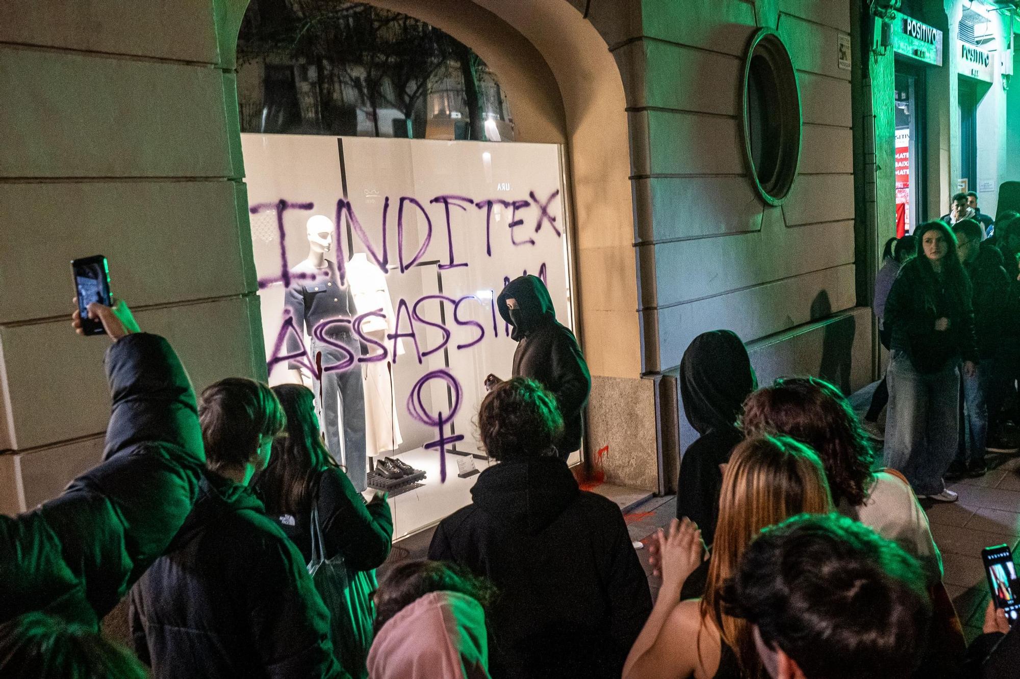 La manifestació del 8-M a Manresa, en imatges