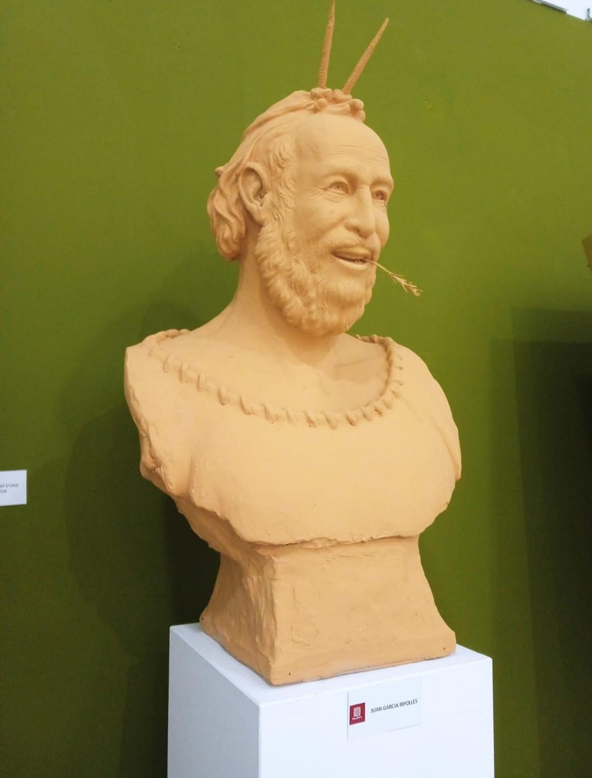 Busto del pintor Joan García Ripollés.