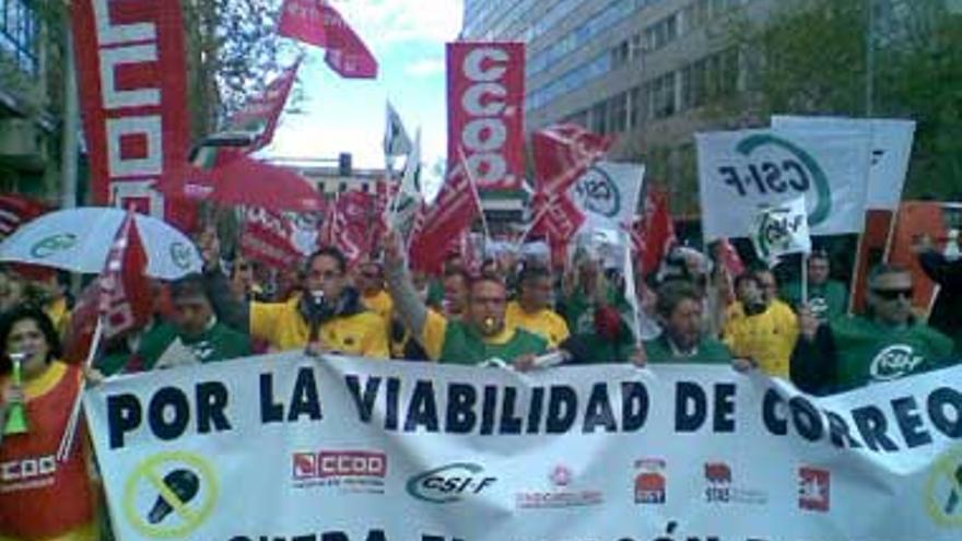 450 trabajadores de Correos en Cáceres se movilizan contra el &quot;apagón postal&quot;