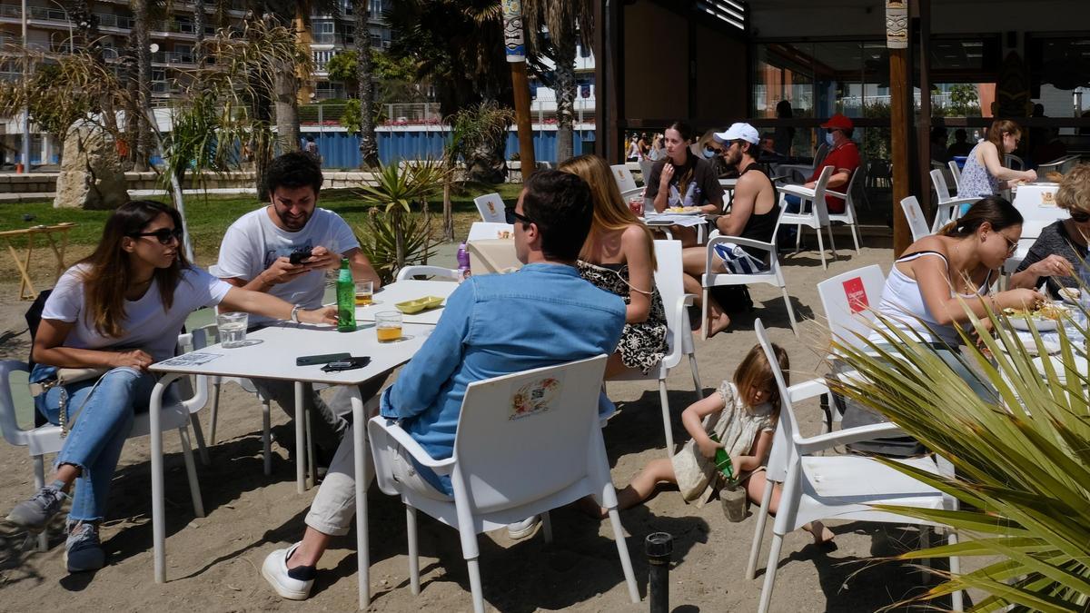 Una terraza de la capital este pasado domingo.