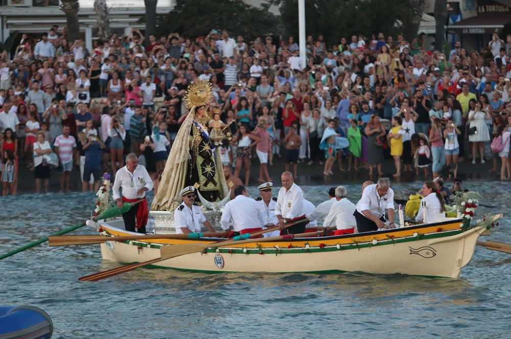 La Virgen del Carmen de Pedregalejo y la de El Palo se encuentran en las aguas del Mediterráneo.