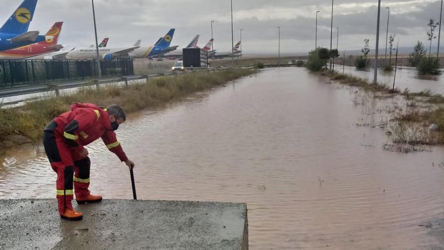 Inundación del acceso al aeropuerto de Teruel.
