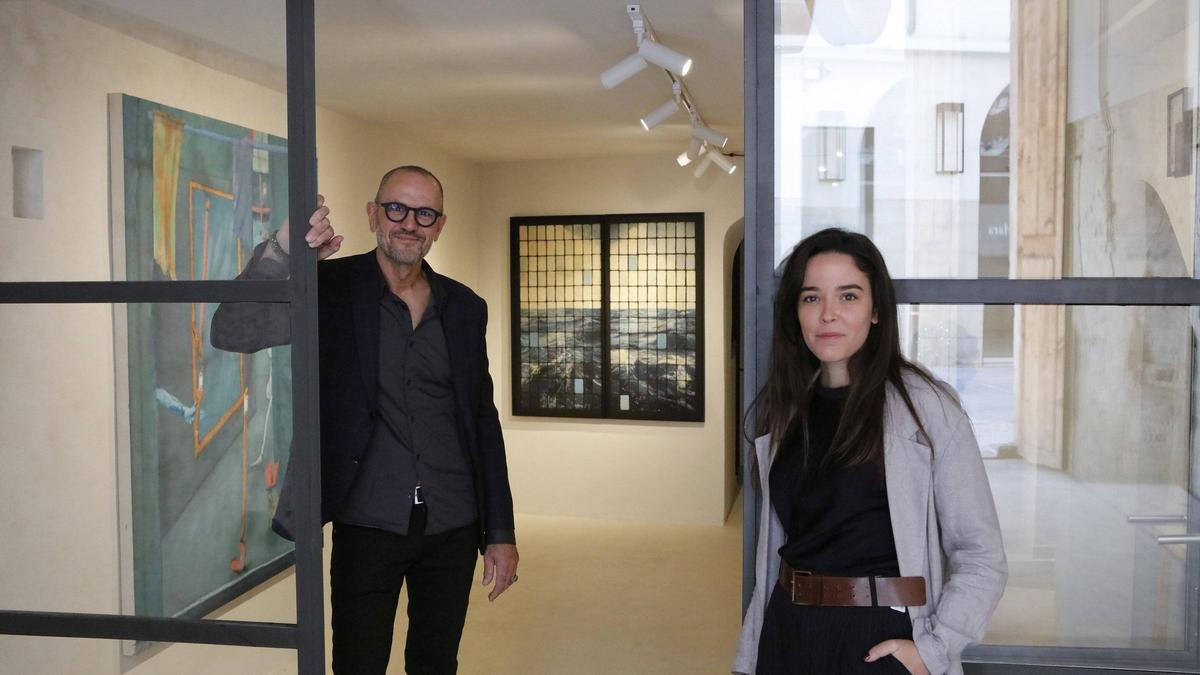 Kerry Harm Nielsen und seine Mitarbeiterin Nahir Fuente in der Galerie Kant.