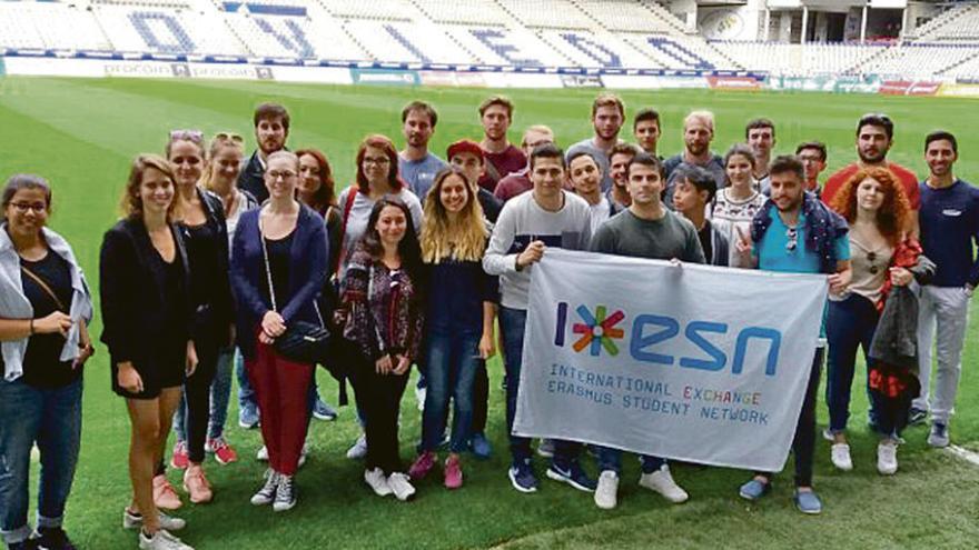 Los estudiantes extranjeros, ayer en el Carlos Tartiere