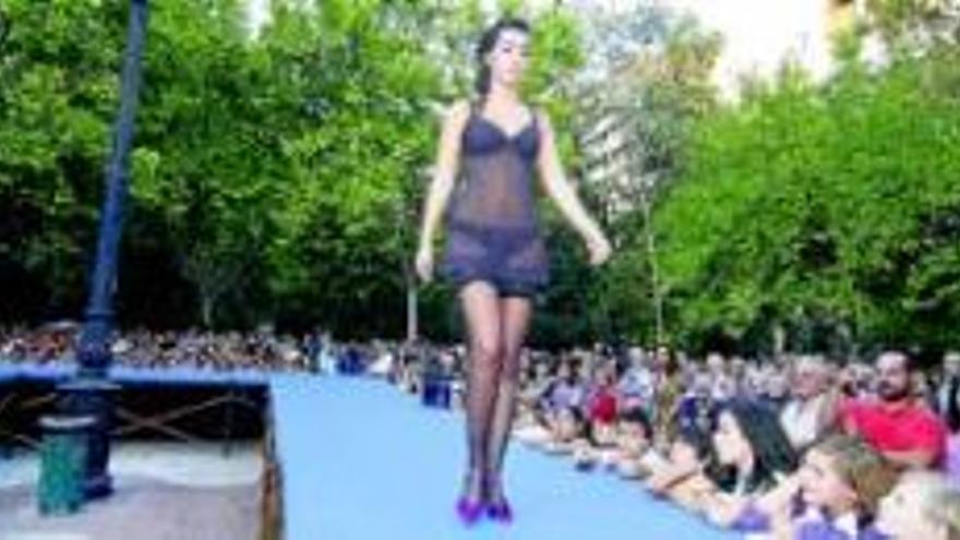 Pasarela de la moda en pleno paseo de canovas