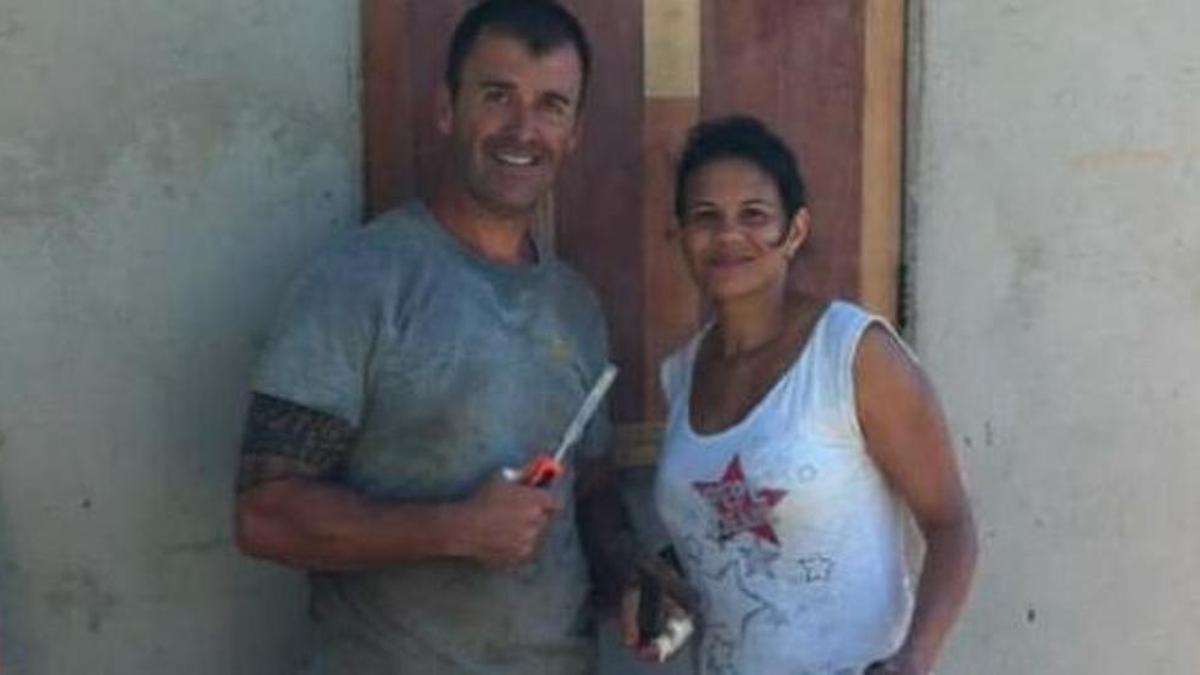 Der mallorquinische Koch David Peregrina und seine Frau Érica da Silva beim Bau des Restaurants.