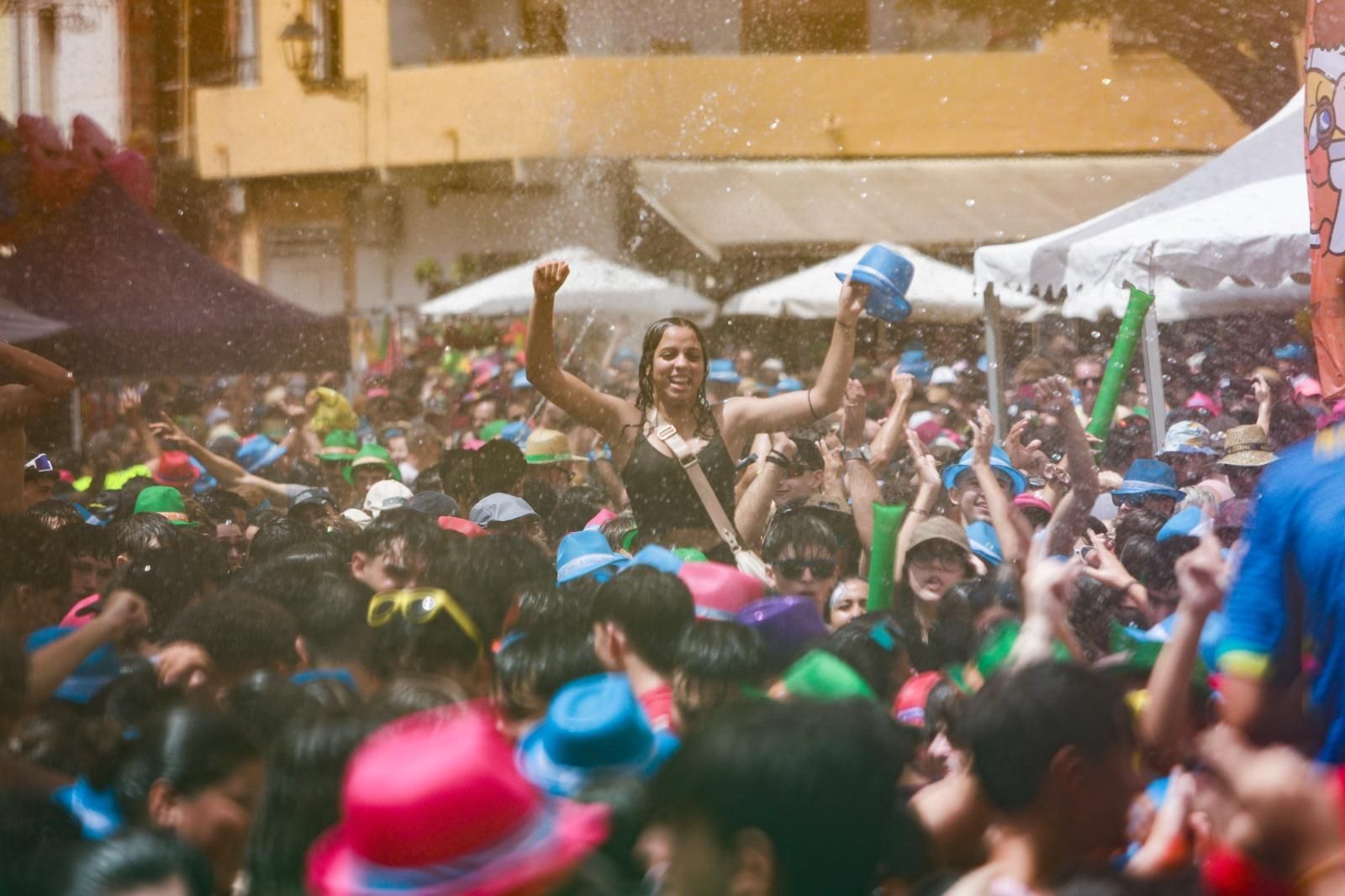 El primer Chupinazo, el de Catral, arranca el ciclo de fiestas veraniegas de los pueblos de la Vega Baja
