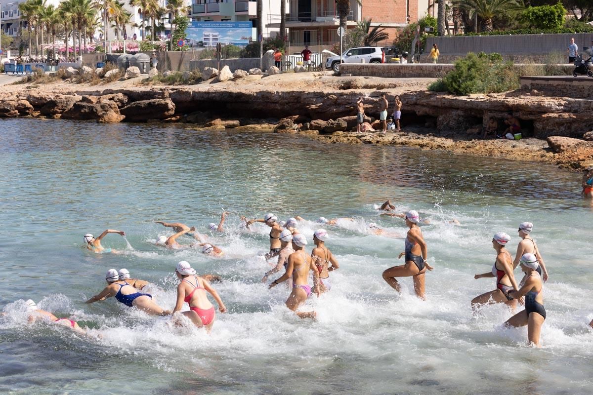 Las imágenes de la travesía a nado del Canal de Sant Antoni