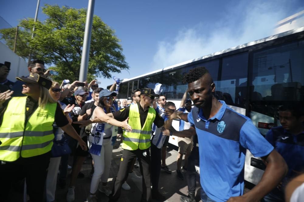 Aficionados del Baleares calientan motores antes del gran partido