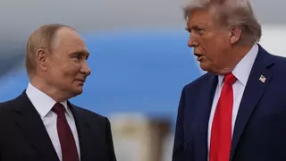 Trump pone la alfombra roja y recibe con honores a Putin tres años después de invadir Ucrania