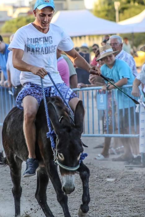 Los participantes, que salían de dos en dos y hasta de tres en tres, cabalgaron con el fin de llegar a la meta los primeros