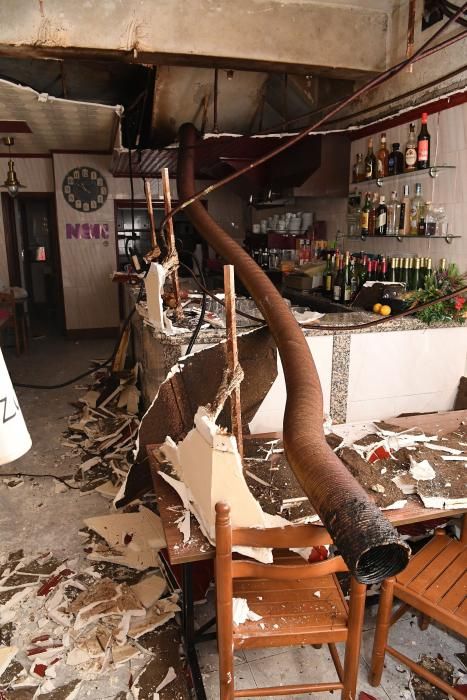 Cae el falso techo de un bar del Orzán sin heridos