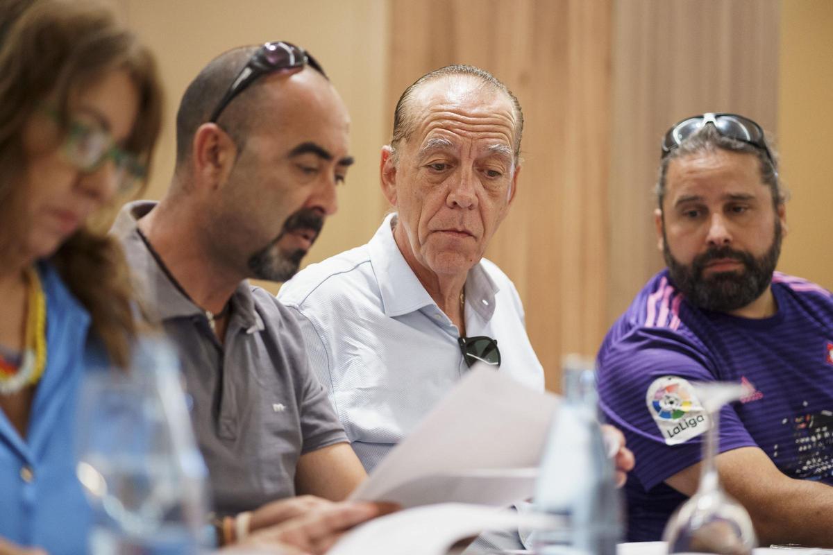 Reunión entre sindicatos y patronal hotelera en Santa Cruz de Tenerife.