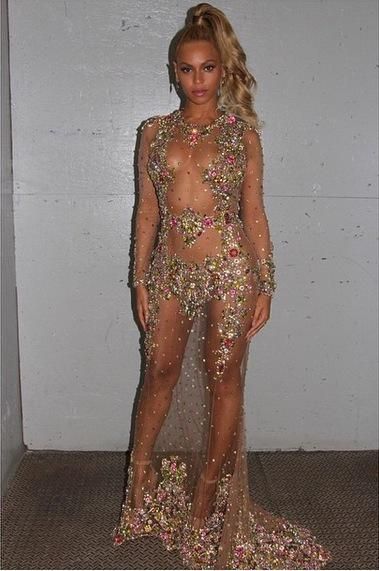 Beyoncé enseña la piel en Instagram