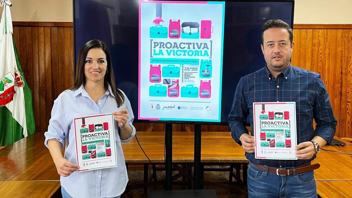 El alcalde Juan Antonio García, y la concejal de Educación y Juventud, Yurena Gutiérrez, han presentado la segunda edición de Proactiva La Victoria