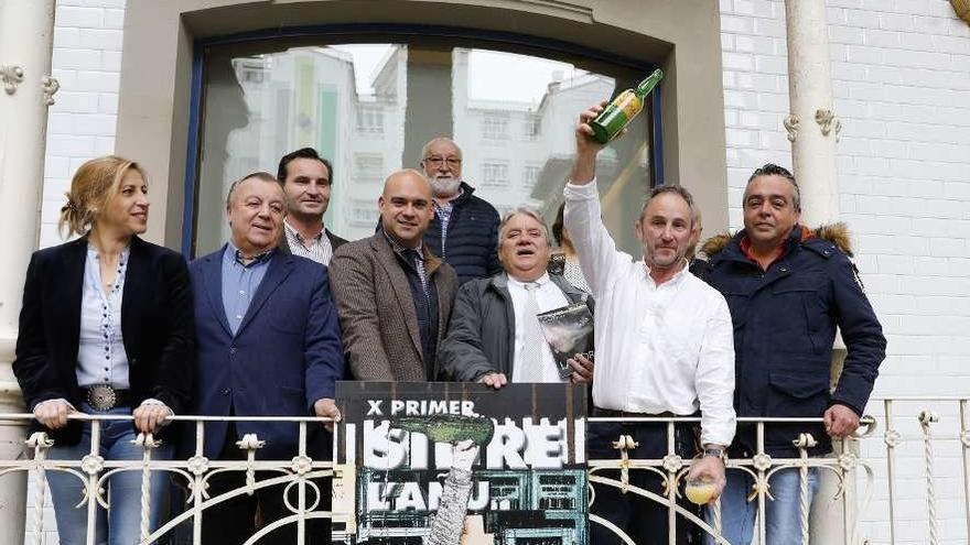 Por la izquierda, Teresa Sánchez, Juan Carnicero, Jorge González-Palacios, Jesús Martínez Salvador, Ricardo Álvarez, Marcos Fernández y Pedro Baldó, ayer, en la Casa de la Palmera.