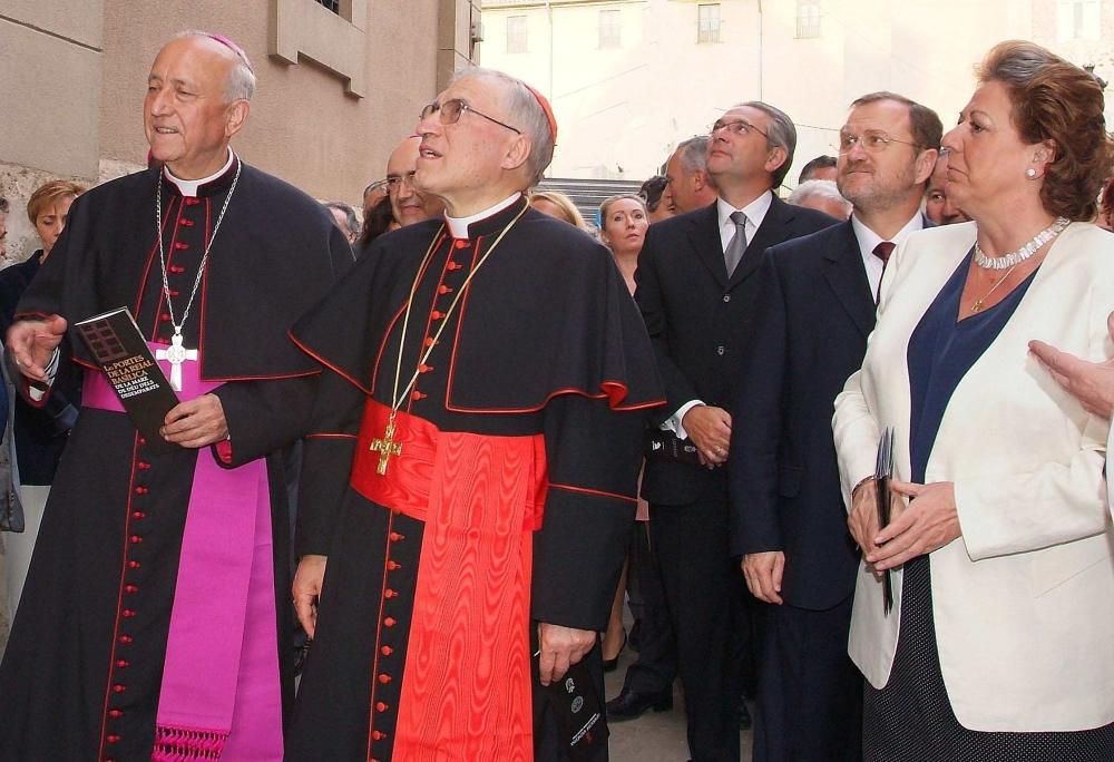 Inauguración de las puertas de bronce de la Basílica en 2005