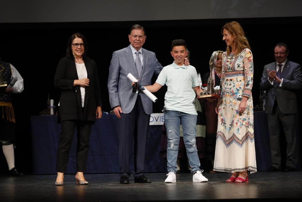 Gala de entrega de los premios Folclore Ciudad de Oviedo