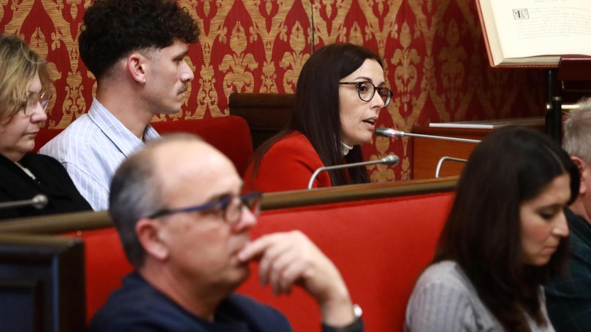 La concejala de Hacienda, Marta Tur, durante su intervención en el pleno.