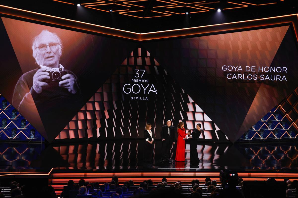 Un momento del homenaje Carlos Sara durante la gala de los premios Goya.