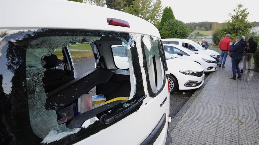 Roban en la oficina agraria de Silleda y destrozan las lunas de cuatro vehículos