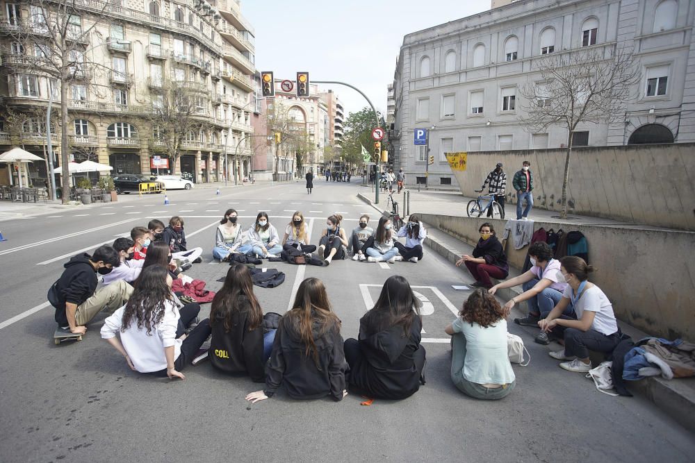 Desenes de persones tallen Jaume I