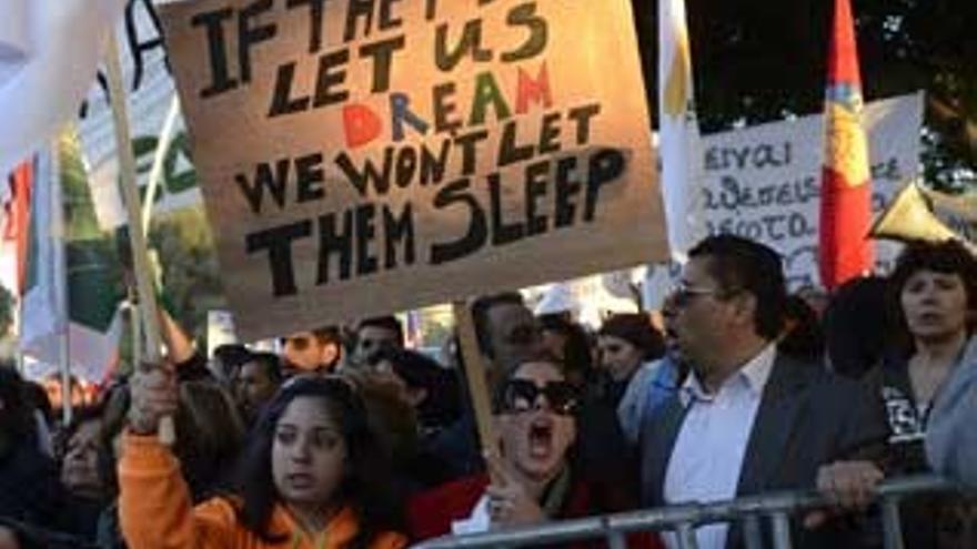 Los ciudadanos de Chipre protestan ante el rescate
