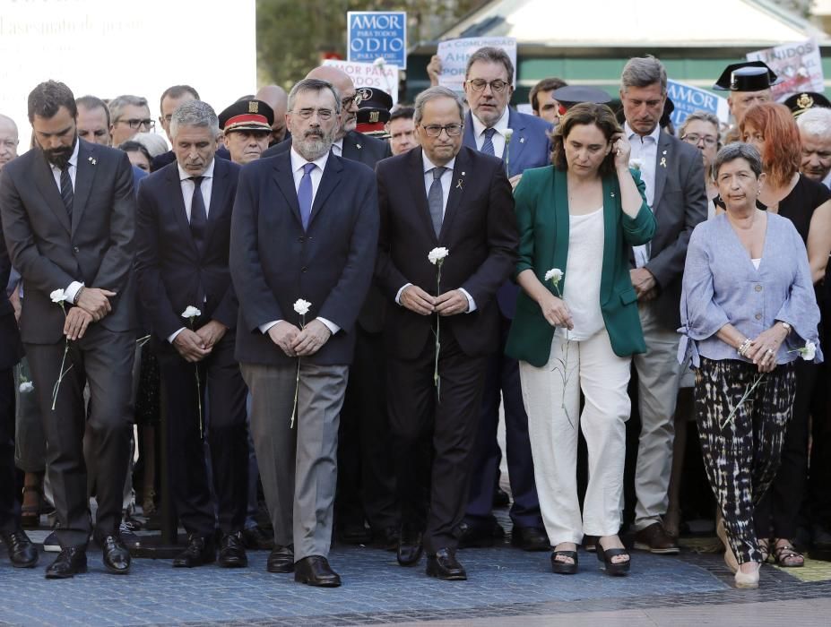 Barcelona homenajea a las víctimas del 17A con ...