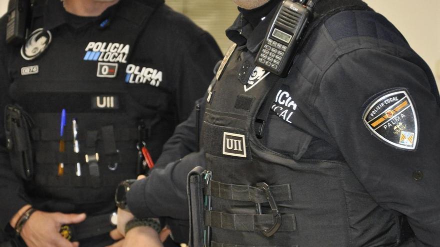 Detenido tras causar altercados en un local del Paseo Marítimo de Palma, tirar una moto al suelo y atacar a policías locales