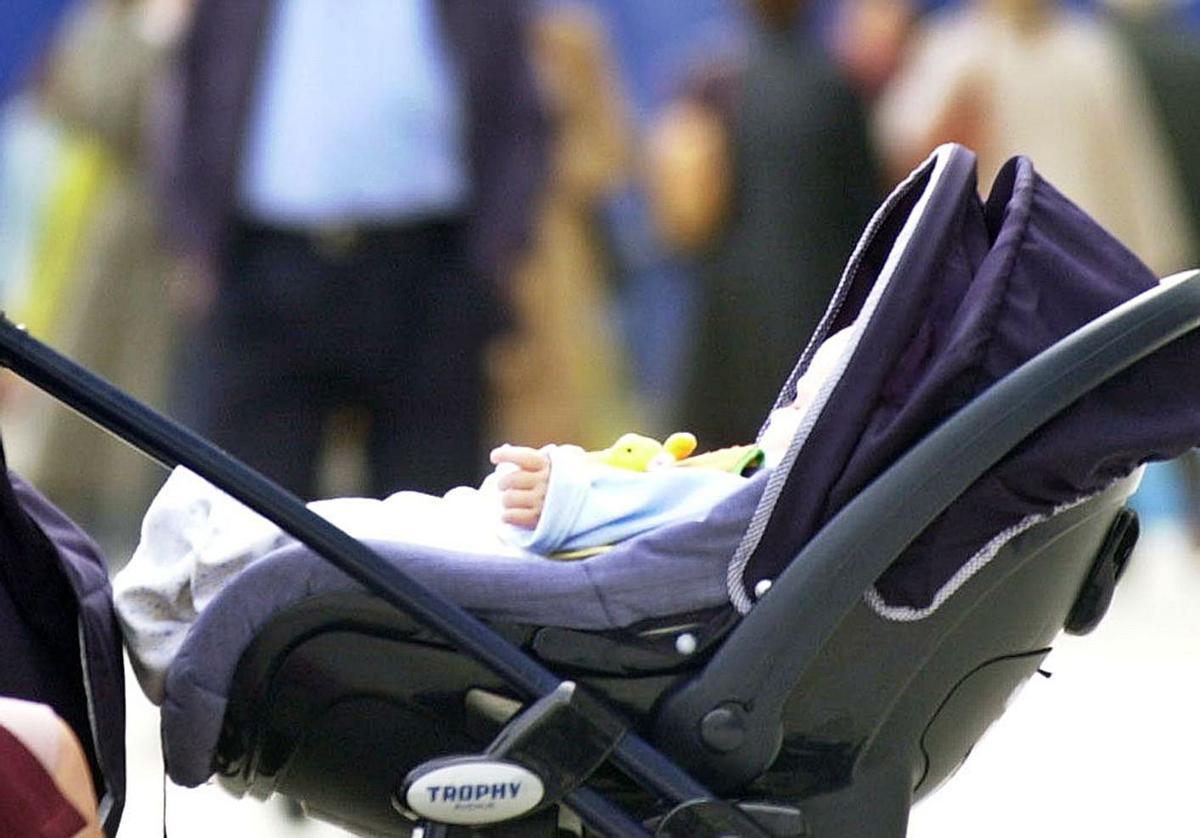 Un bebé en el carrito.