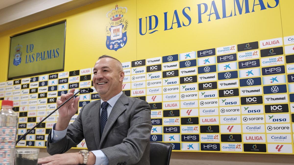 La UD Las Palmas tiene cerrado a su nuevo entrenador, &quot;más vertical&quot;, y a siete fichajes